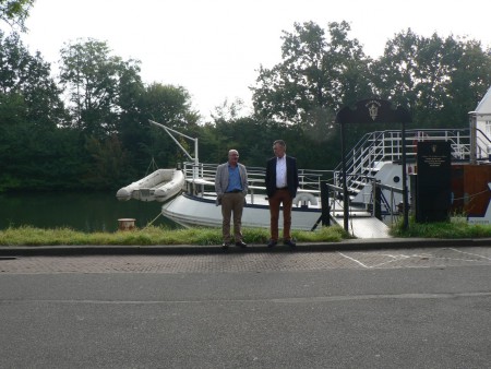 En toen moesten de makke schaapjes weer de bus in, Ruud (onze voorzitter) en Ger (onze lolbroek) zien het allemaal aan...