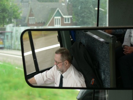 De buschauffeur heeft ons steeds weer van hot naar her gesleept en deed dat heel goed en veilig (wel heel erg verend, die bus)