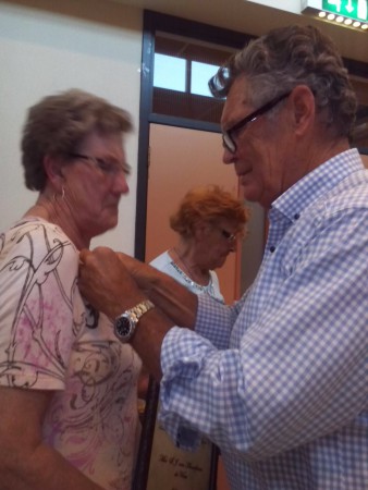 Suzan van Amersfoort kreeg deze speld voor 40 jaar trouw lidmaatschap